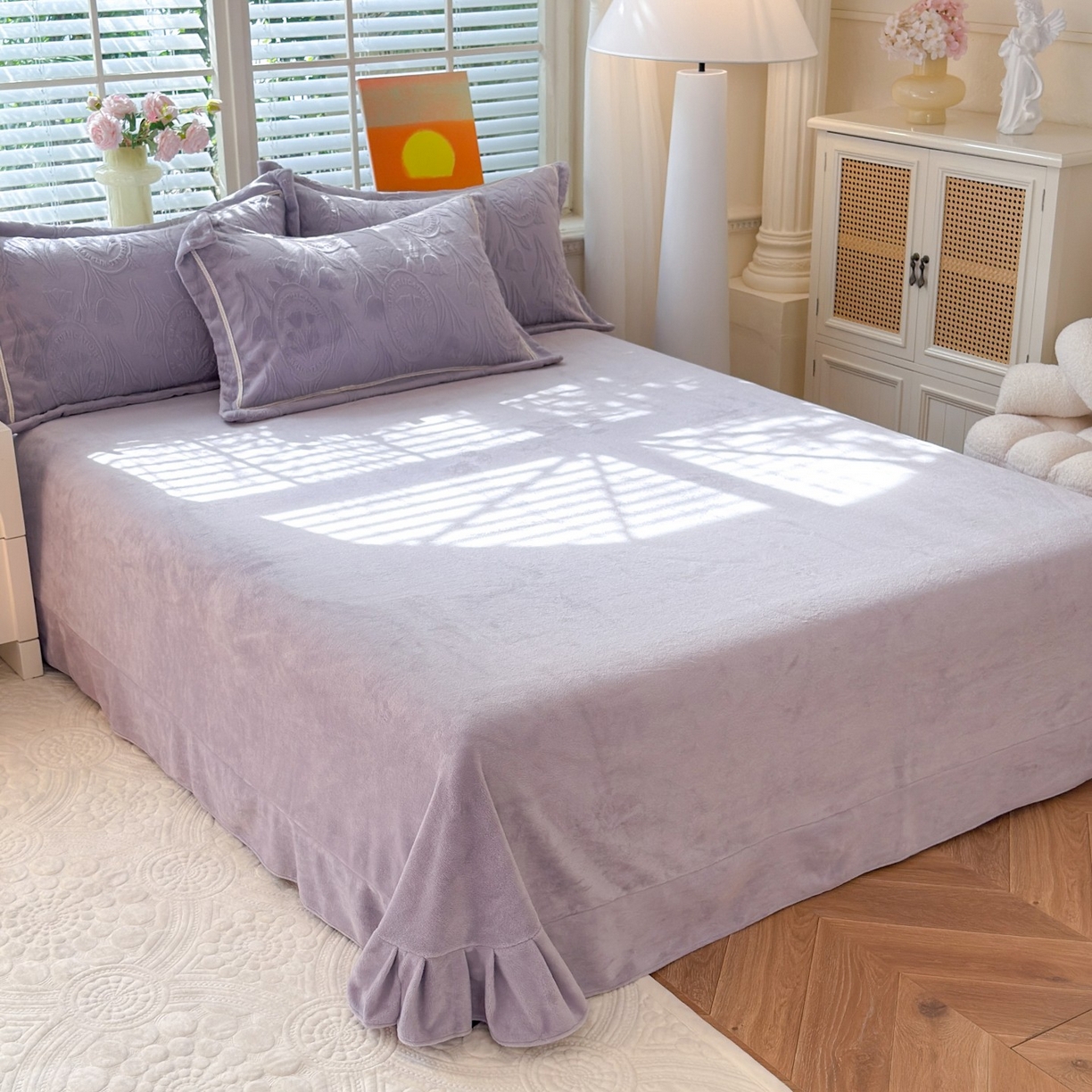 91家纺网 家纺一手货源 找家纺 艾唯希家纺 2025新款全消光雕花绒织带款四件套牛奶绒-雕花织带系列 郁金香-紫