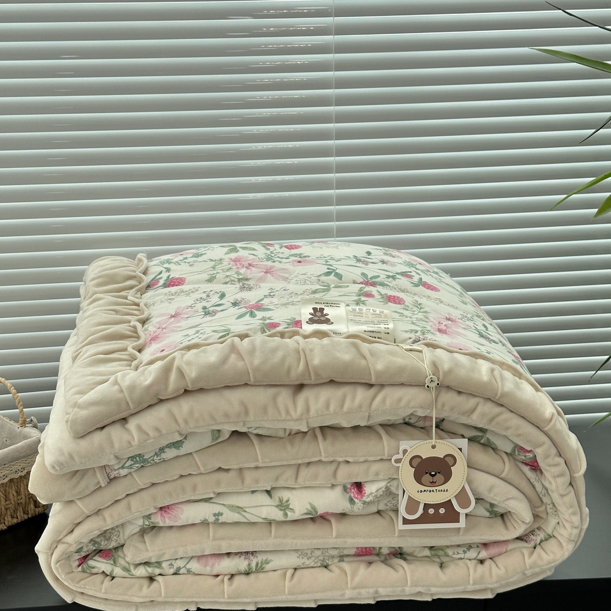 91家纺网 家纺一手货源 找家纺 佰织鑫家居 2025新款棉加绒床盖款春秋被四件套 绣球花