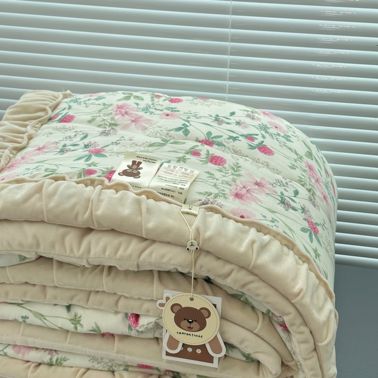 91家纺网 家纺一手货源 找家纺 佰织鑫家居 2025新款棉加绒床盖款春秋被四件套 绣球花