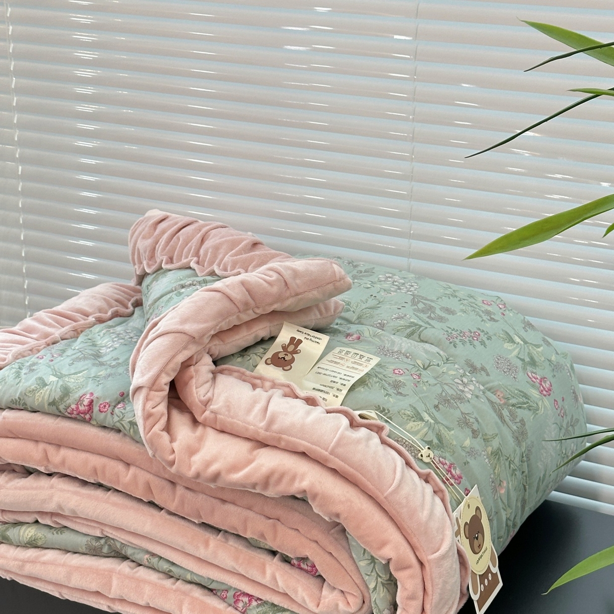 91家纺网 家纺一手货源 找家纺 佰织鑫家居 2025新款高克重宝宝绒婴儿绒春秋被子被芯 石榴花