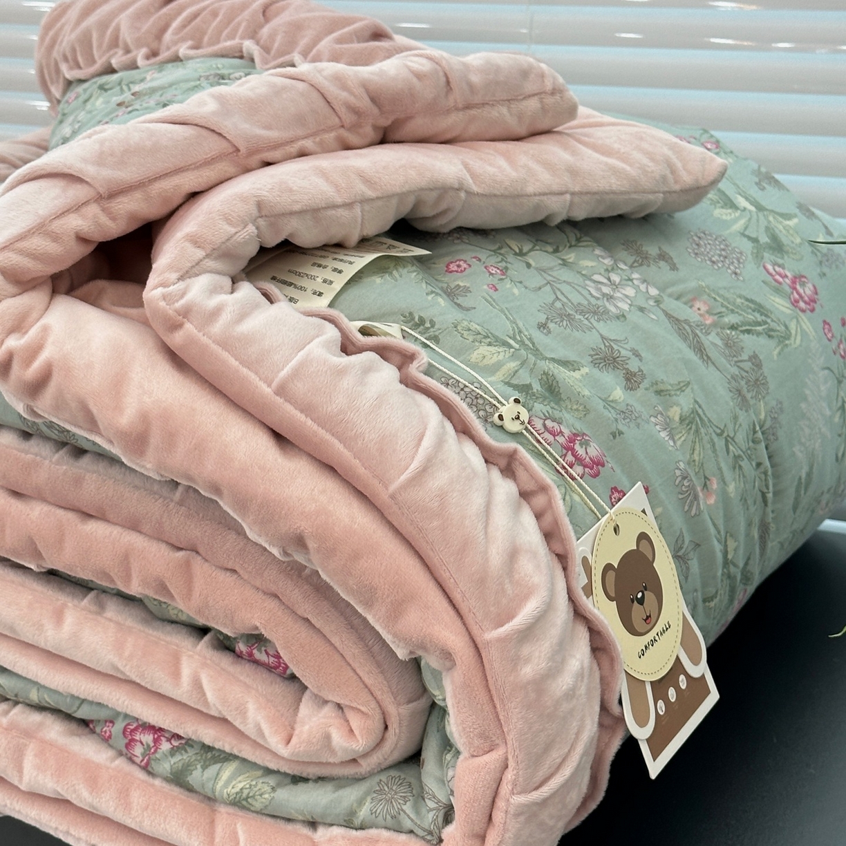 91家纺网 家纺一手货源 找家纺 佰织鑫家居 2025新款高克重宝宝绒婴儿绒春秋被子被芯 石榴花