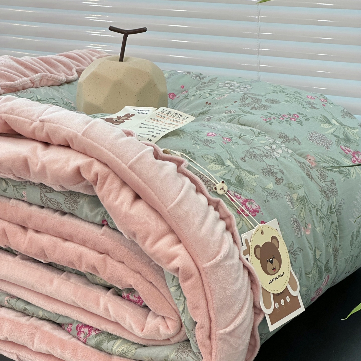 91家纺网 家纺一手货源 找家纺 佰织鑫家居 2025新款高克重宝宝绒婴儿绒春秋被子被芯 石榴花