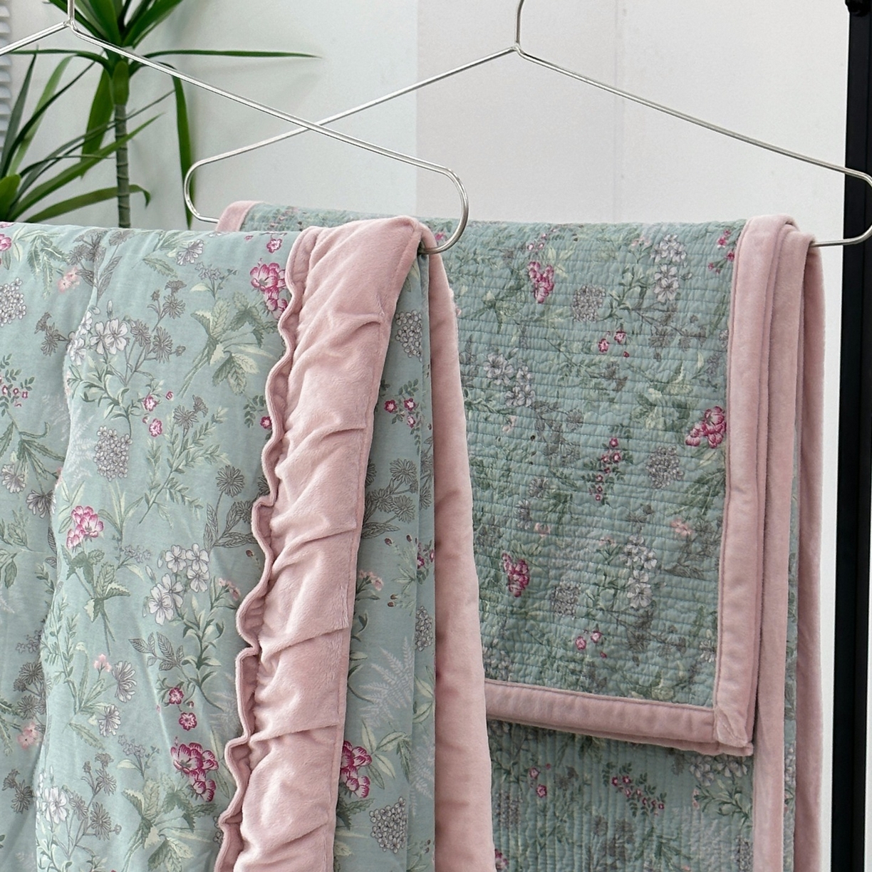 91家纺网 家纺一手货源 找家纺 佰织鑫家居 2025新款高克重宝宝绒婴儿绒春秋被子被芯 石榴花