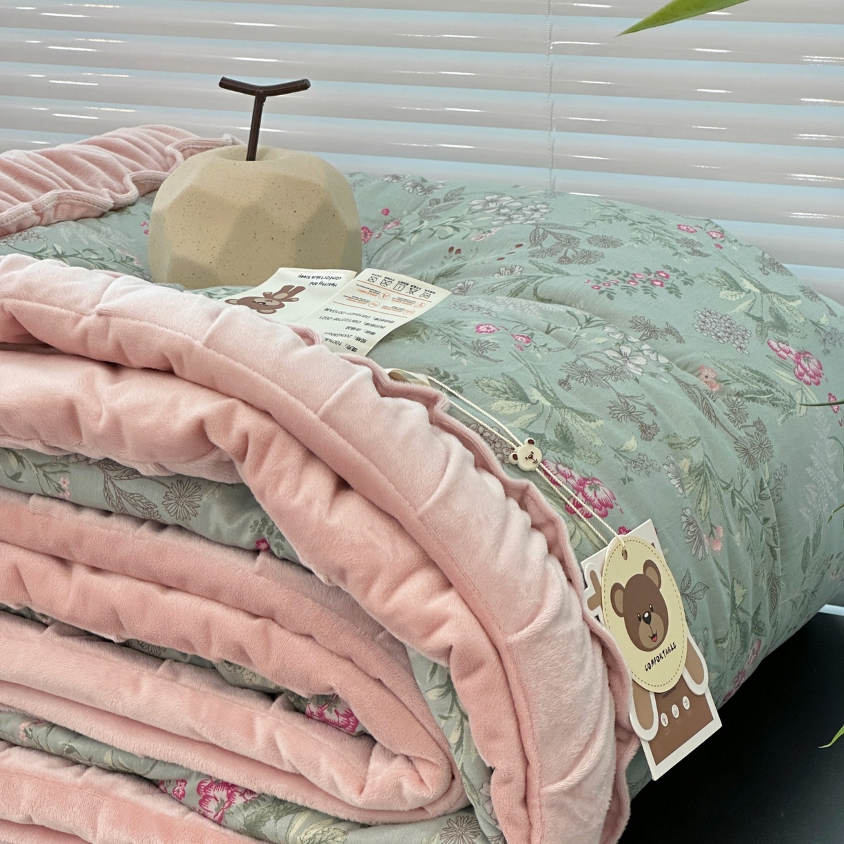 91家纺网 家纺一手货源 找家纺 佰织鑫家居 2025新款高克重宝宝绒婴儿绒春秋被子被芯 石榴花
