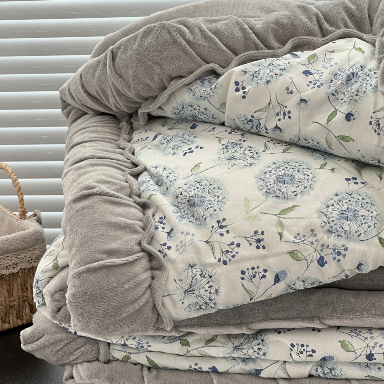 91家纺网 家纺一手货源 找家纺 佰织鑫家居 2025新款高克重宝宝绒婴儿绒春秋被子被芯 蒲公英