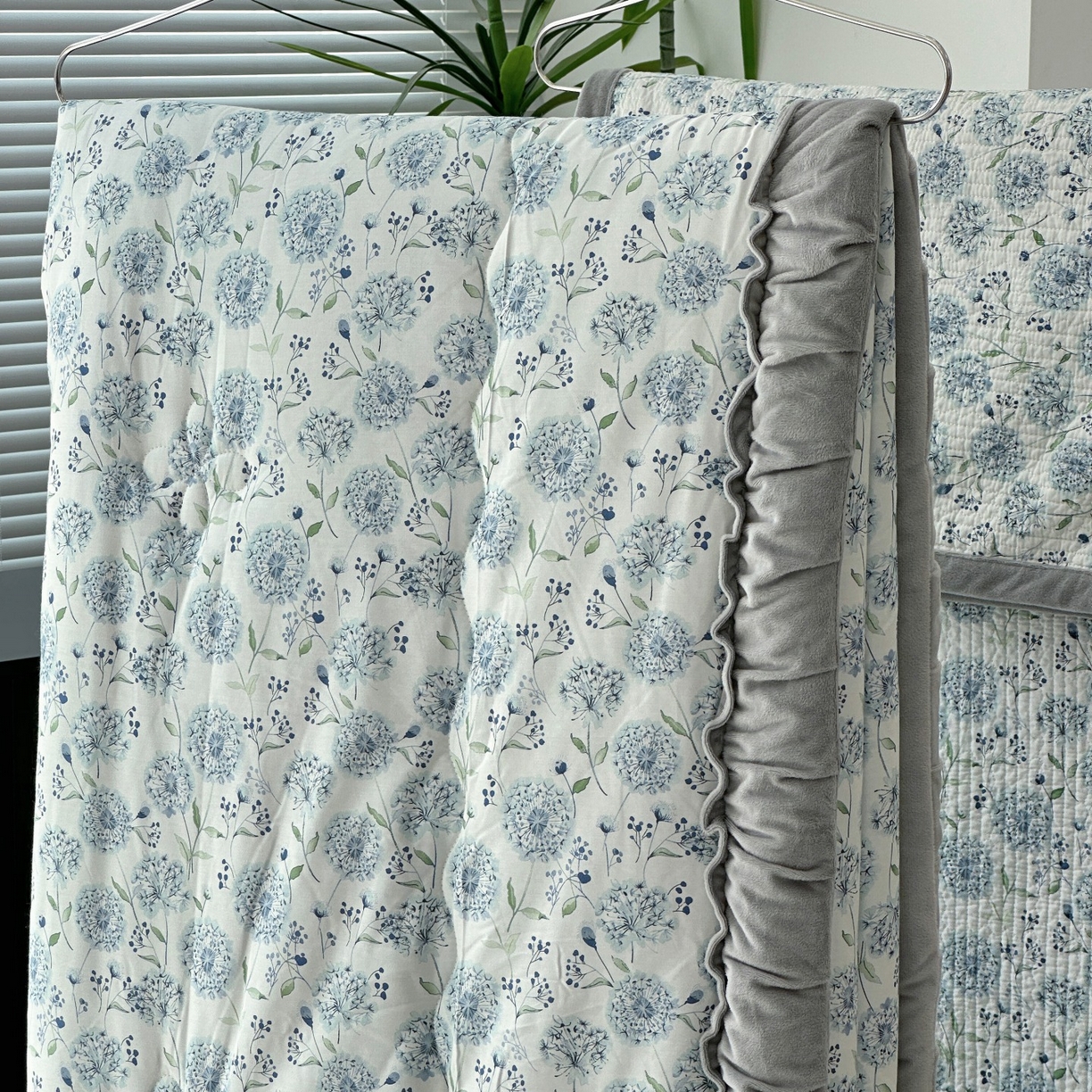 91家纺网 家纺一手货源 找家纺 佰织鑫家居 2025新款高克重宝宝绒婴儿绒春秋被子被芯 蒲公英