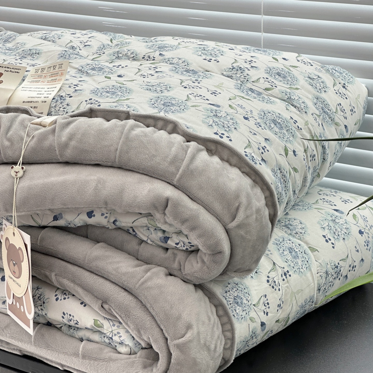 91家纺网 家纺一手货源 找家纺 佰织鑫家居 2025新款高克重宝宝绒婴儿绒春秋被子被芯 蒲公英