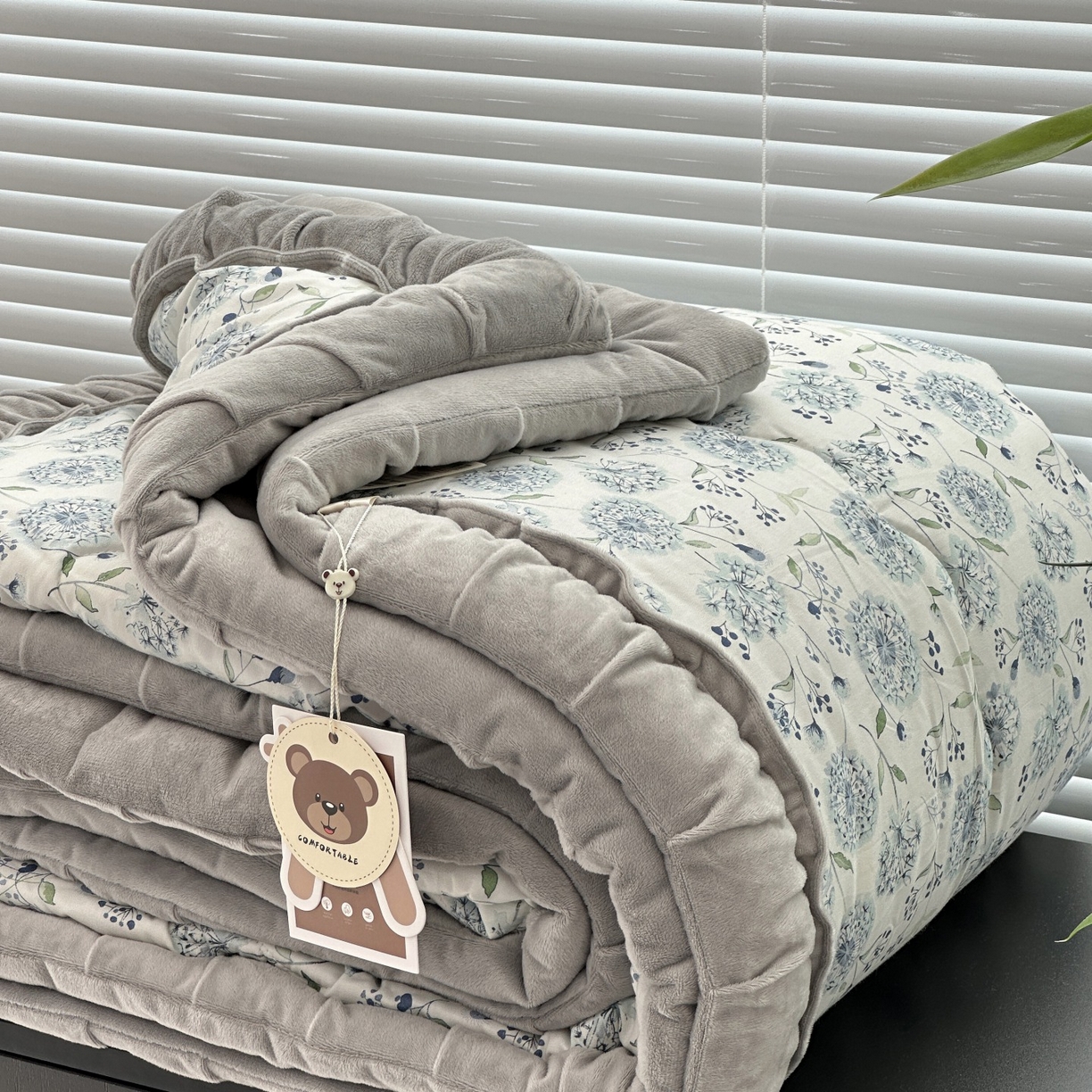 91家纺网 家纺一手货源 找家纺 佰织鑫家居 2025新款高克重宝宝绒婴儿绒春秋被子被芯 蒲公英