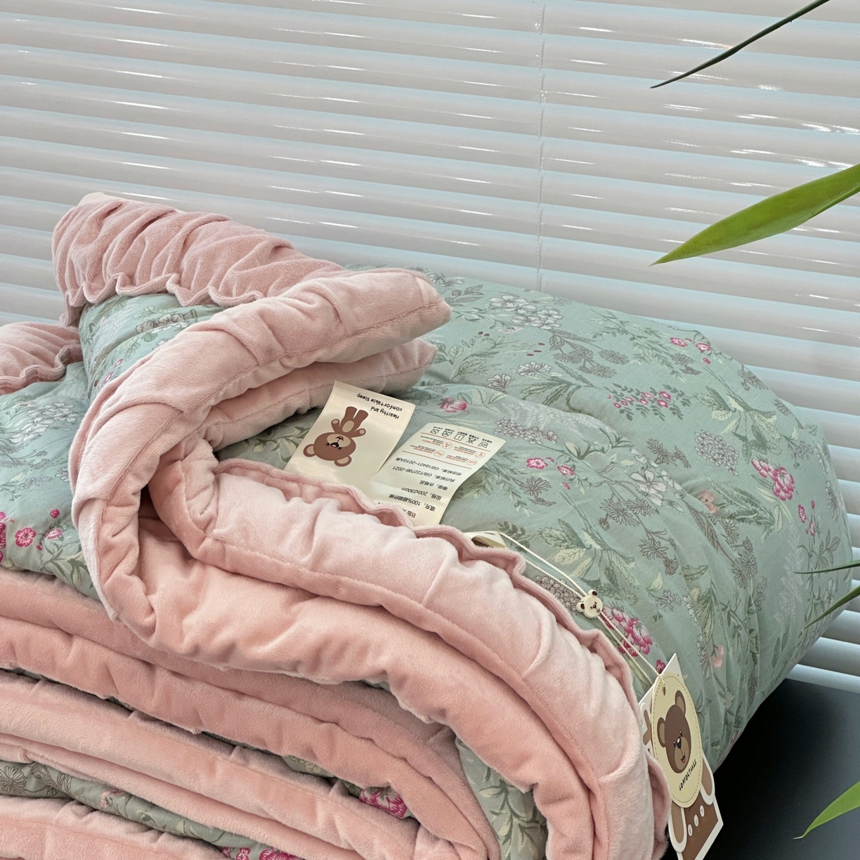 91家纺网 家纺一手货源 找家纺 佰织鑫家居 2025新款高克重宝宝绒婴儿绒春秋被子被芯 石榴花