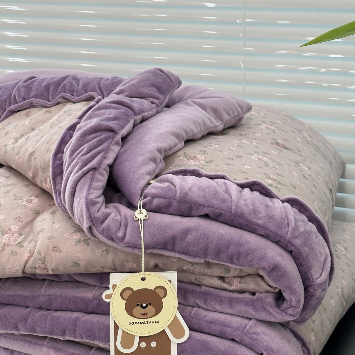 91家纺网 家纺一手货源 找家纺 佰织鑫家居 2025新款高克重宝宝绒婴儿绒春秋被子被芯 小花紫