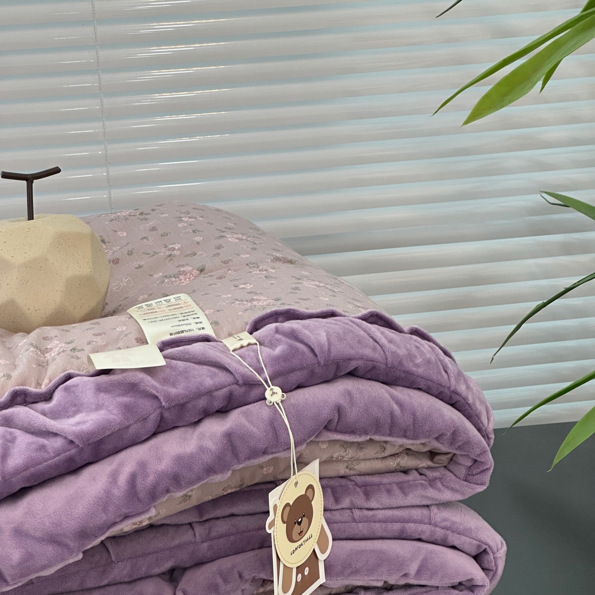 91家纺网 家纺一手货源 找家纺 佰织鑫家居 2025新款高克重宝宝绒婴儿绒春秋被子被芯 小花紫