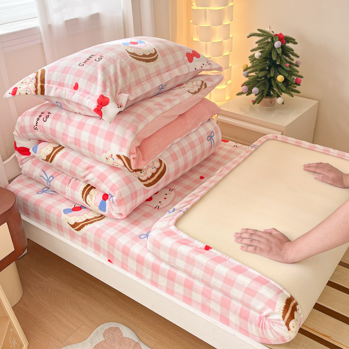 91家纺网 家纺一手货源 找家纺 寻米 2025新款高克重加厚保暖牛奶绒学生宿舍单床笠单件床笠 小喵浮云卷