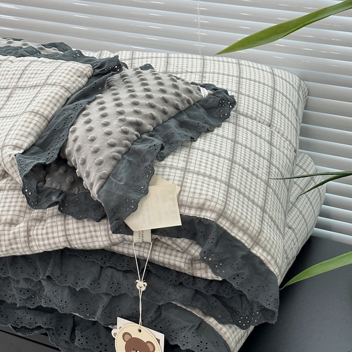 91家纺网 家纺一手货源 找家纺 佰织鑫家居 2025秋冬加厚纯棉全棉法式豆豆被被子被芯蓝格