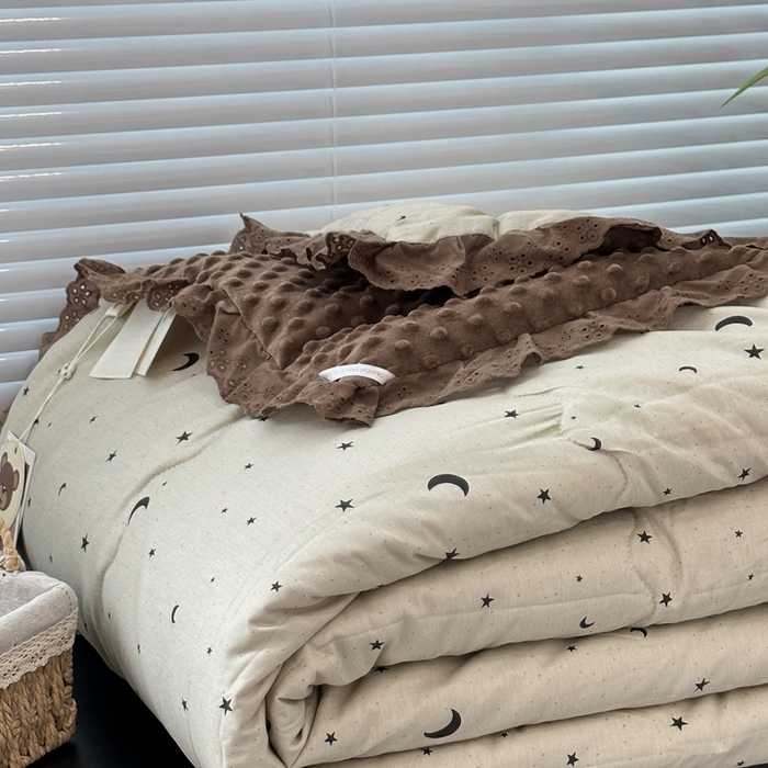 91家纺网 家纺一手货源 找家纺 佰织鑫家居 2025秋冬加厚纯棉全棉法式豆豆被被子被芯星星月亮