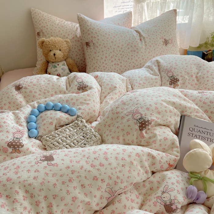 91家纺网 家纺一手货源 找家纺 铺尚美家纺 2025新款亲肤舒适A类云感双层纱印花小清新四件套（提供买家秀） 芭比兔