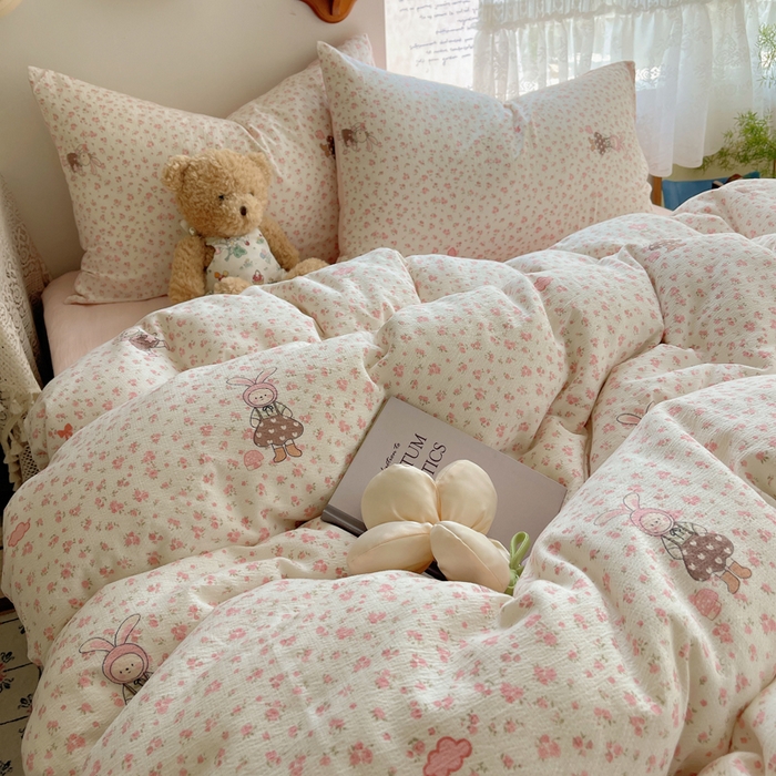 91家纺网 家纺一手货源 找家纺 铺尚美家纺 2025新款亲肤舒适A类云感双层纱印花小清新四件套（提供买家秀） 芭比兔
