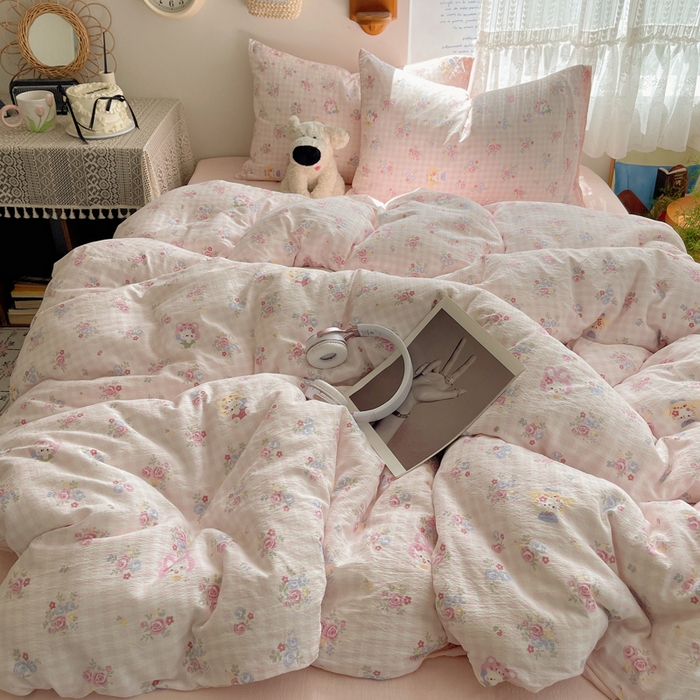 91家纺网 家纺一手货源 找家纺 铺尚美家纺 2025新款亲肤舒适A类云感双层纱印花小清新四件套（提供买家秀） 萌主后花园