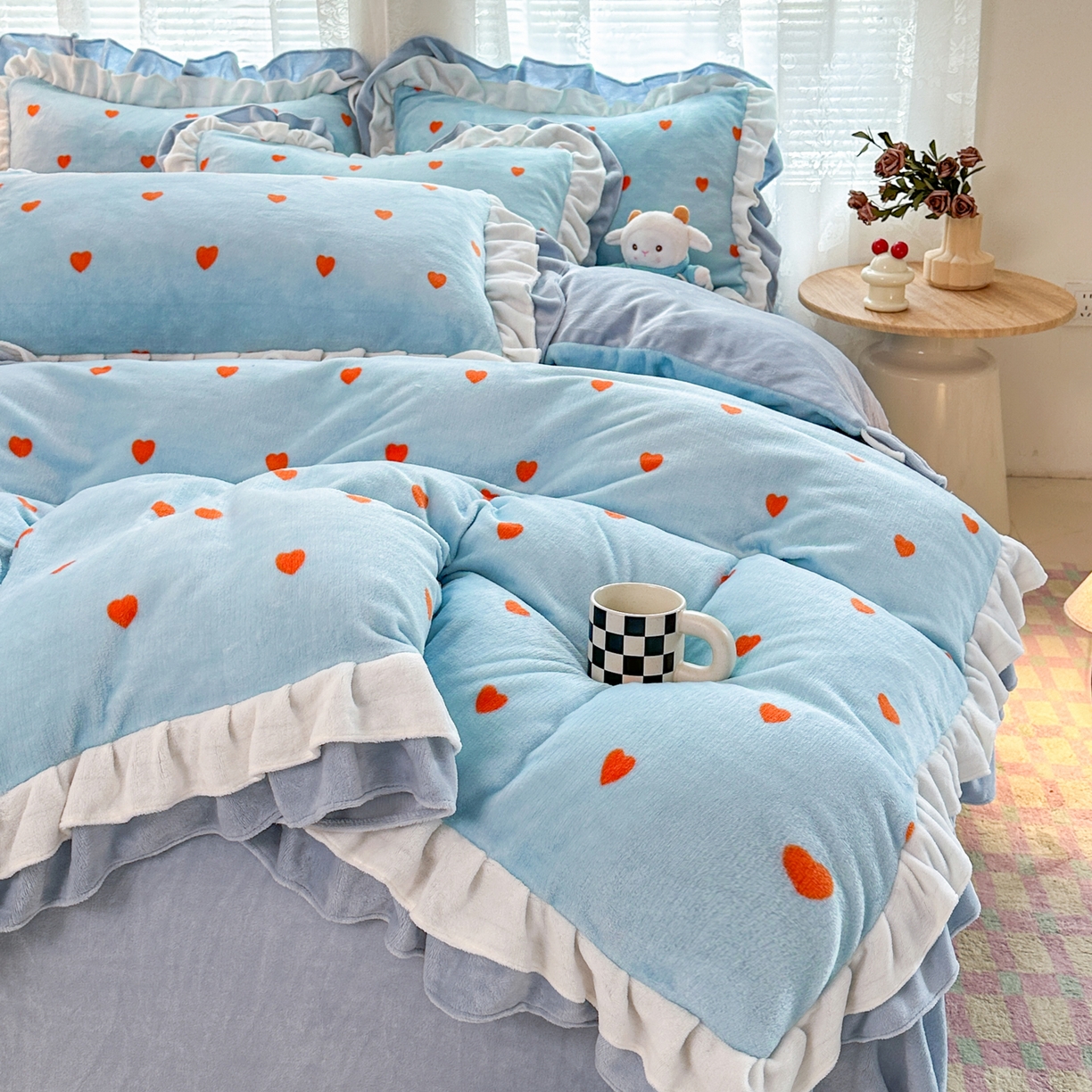91家纺网 家纺一手货源 找家纺 安哆啦家纺 2025新款小清新双层花边款高克重牛奶绒四件套 爱心-蓝