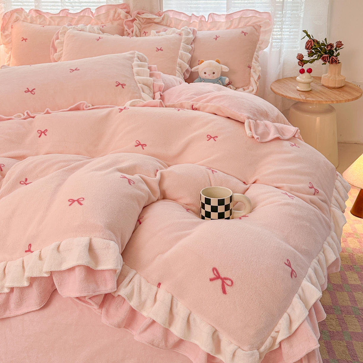 91家纺网 家纺一手货源 找家纺 （总）安哆啦家纺 2025新款小清新双层花边款高克重牛奶绒四件套