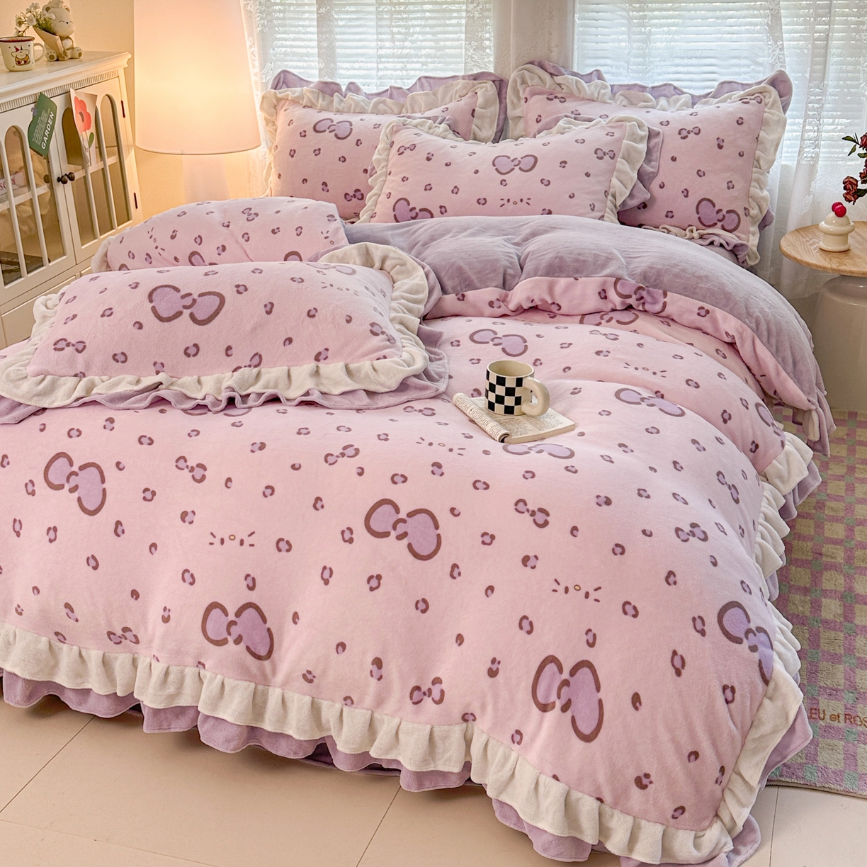 91家纺网 家纺一手货源 找家纺 安哆啦家纺 2025新款小清新双层花边款高克重牛奶绒四件套 粉粉豹