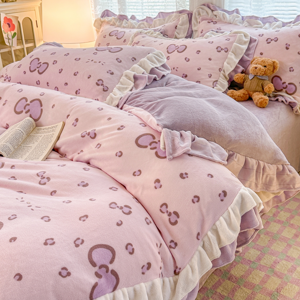 91家纺网 家纺一手货源 找家纺 安哆啦家纺 2025新款小清新双层花边款高克重牛奶绒四件套 粉粉豹