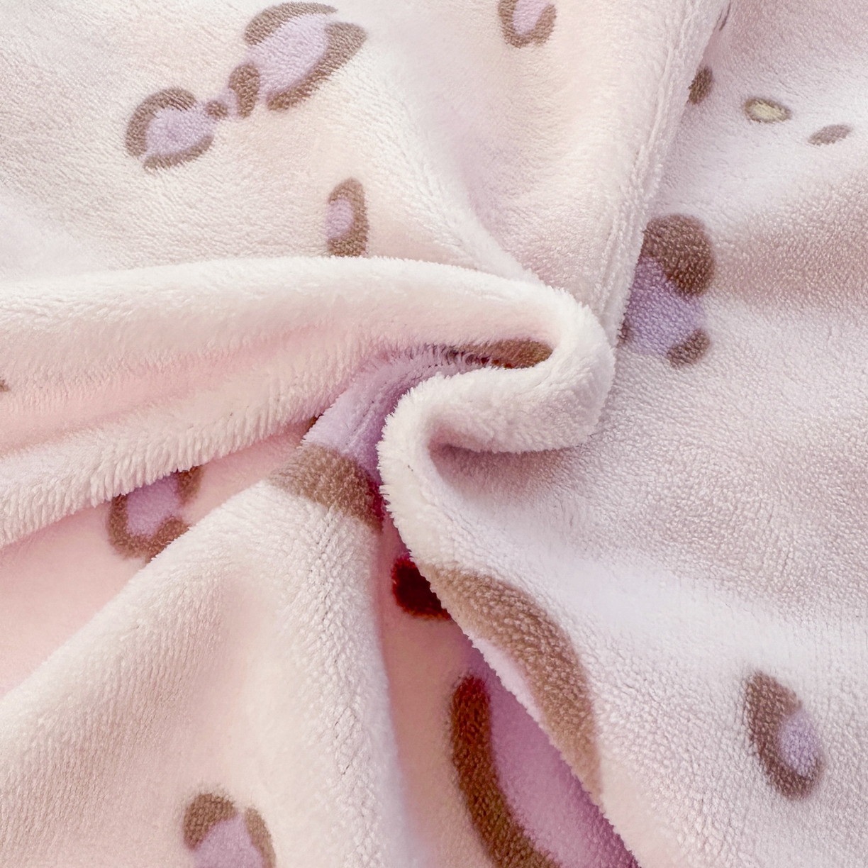 91家纺网 家纺一手货源 找家纺 安哆啦家纺 2025新款小清新双层花边款高克重牛奶绒四件套 粉粉豹