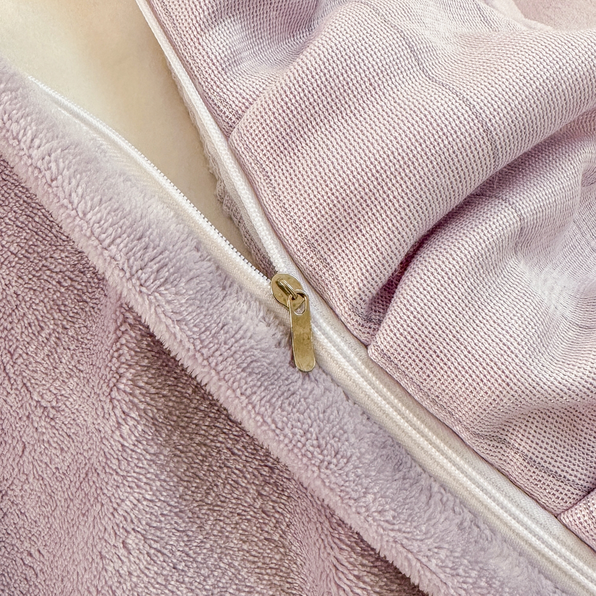 91家纺网 家纺一手货源 找家纺 安哆啦家纺 2025新款小清新双层花边款高克重牛奶绒四件套 粉粉豹