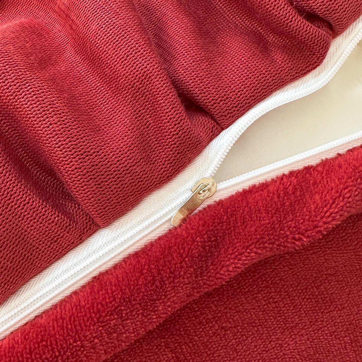 91家纺网 家纺一手货源 找家纺 安哆啦家纺 2025新款小清新双层花边款高克重牛奶绒四件套 爱心-红