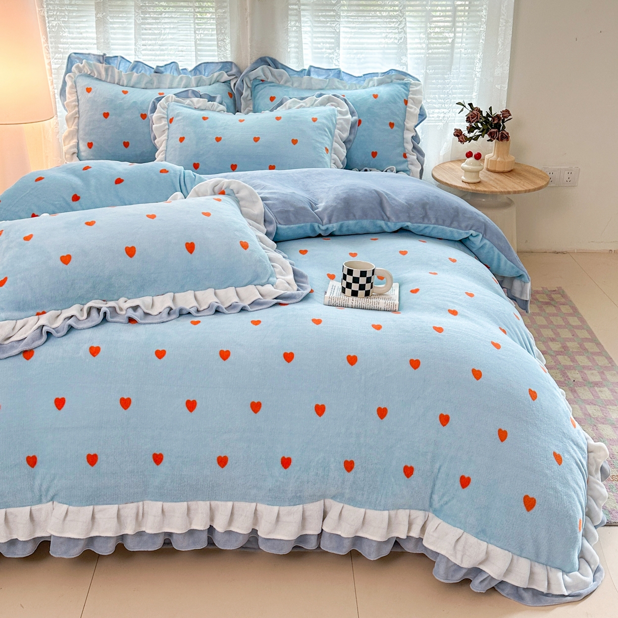 91家纺网 家纺一手货源 找家纺 安哆啦家纺 2025新款小清新双层花边款高克重牛奶绒四件套 爱心-蓝