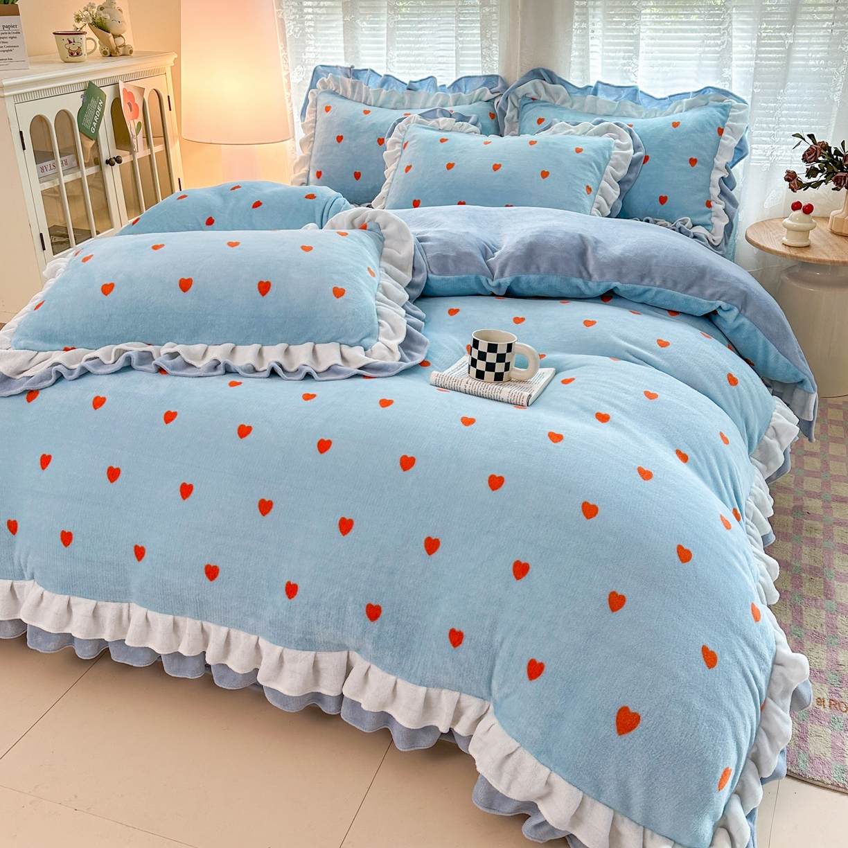 91家纺网 家纺一手货源 找家纺 安哆啦家纺 2025新款小清新双层花边款高克重牛奶绒四件套 爱心-蓝