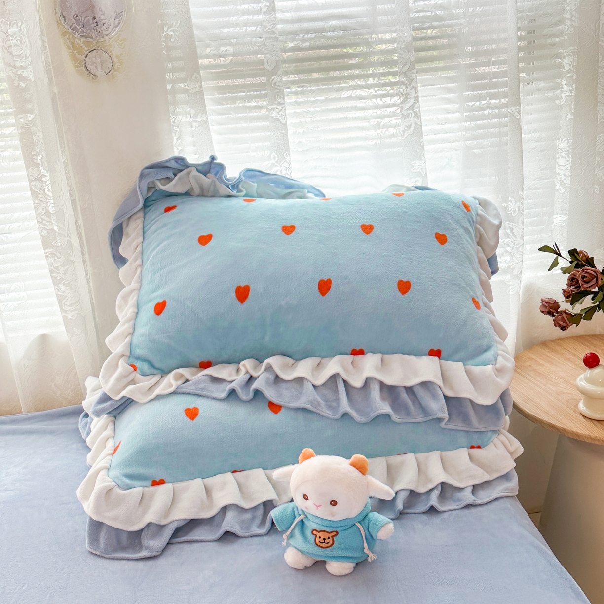 91家纺网 家纺一手货源 找家纺 安哆啦家纺 2025新款小清新双层花边款高克重牛奶绒四件套 爱心-蓝