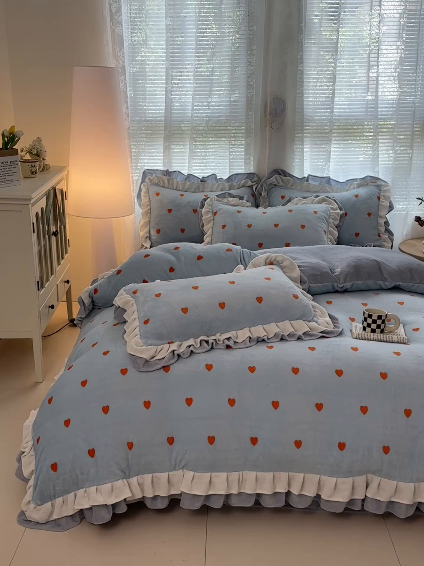 91家纺网 家纺一手货源 找家纺 安哆啦家纺 2025新款小清新双层花边款高克重牛奶绒四件套 爱心-蓝