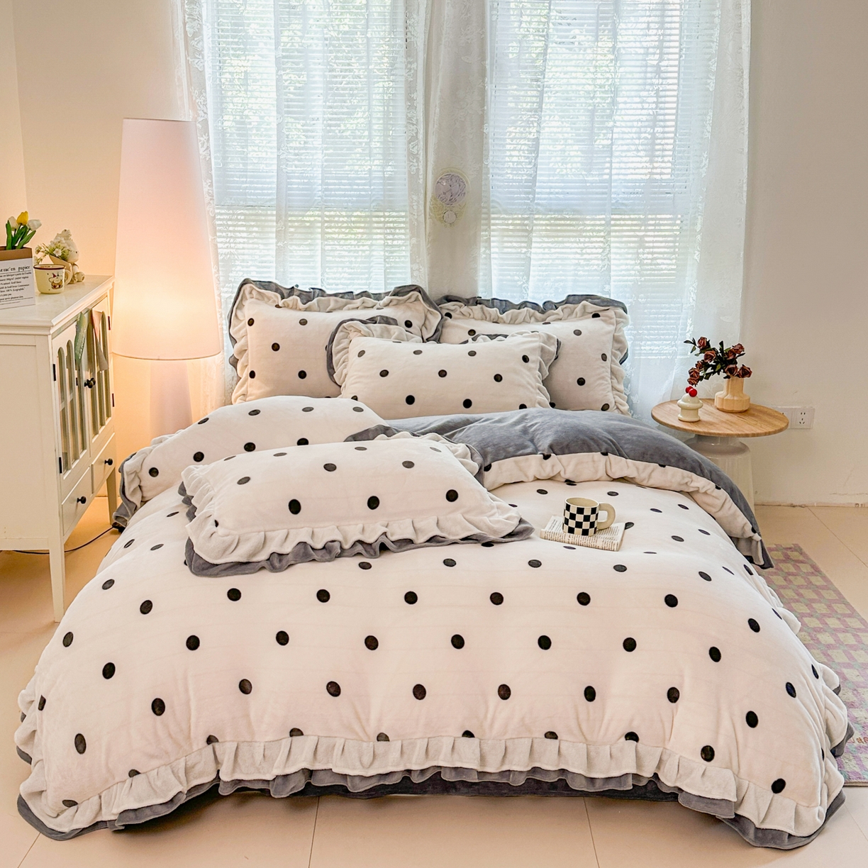 91家纺网 家纺一手货源 找家纺 安哆啦家纺 2025新款小清新双层花边款高克重牛奶绒四件套 波点