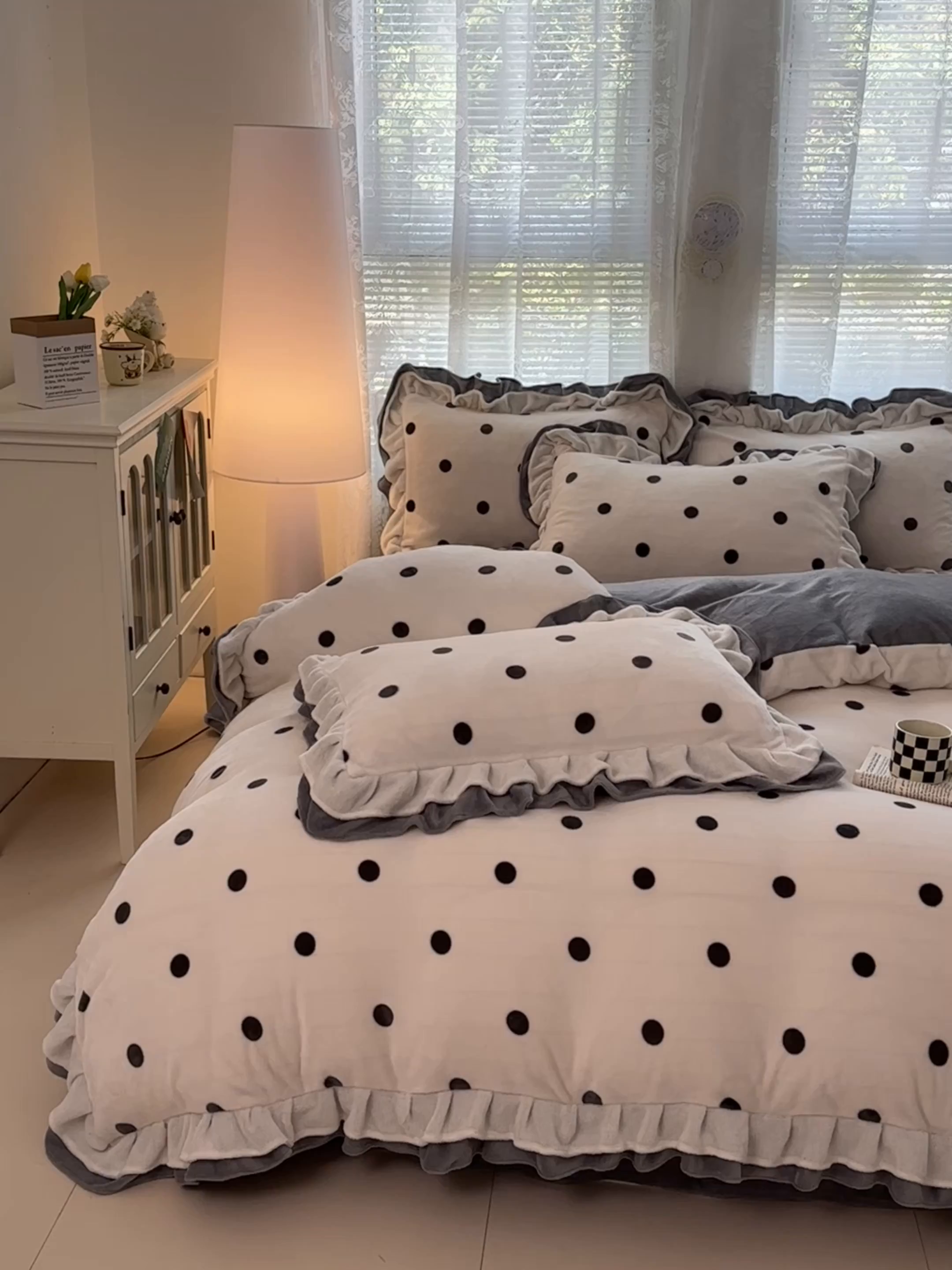 91家纺网 家纺一手货源 找家纺 安哆啦家纺 2025新款小清新双层花边款高克重牛奶绒四件套 波点