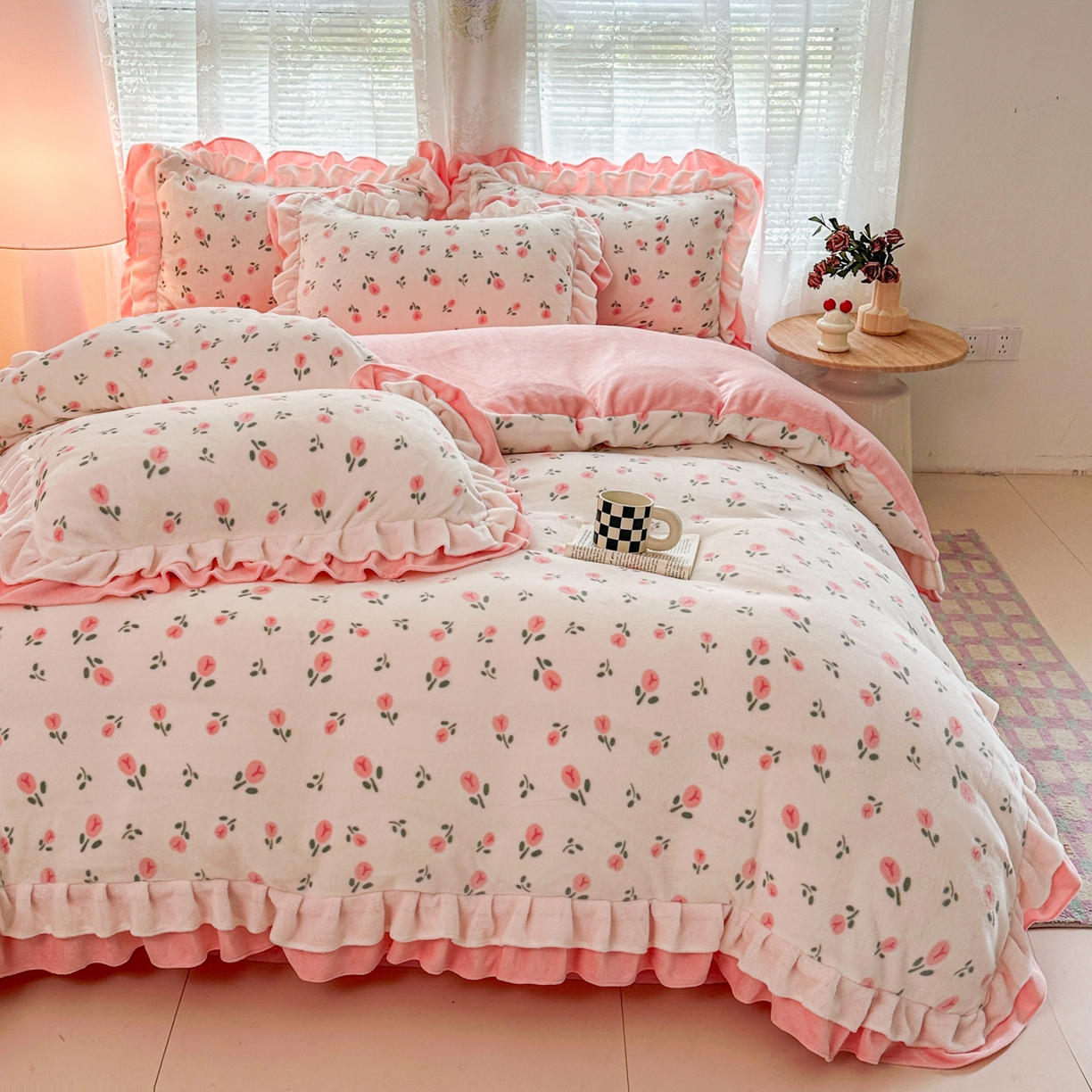 91家纺网 家纺一手货源 找家纺 安哆啦家纺 2025新款小清新双层花边款高克重牛奶绒四件套 花意