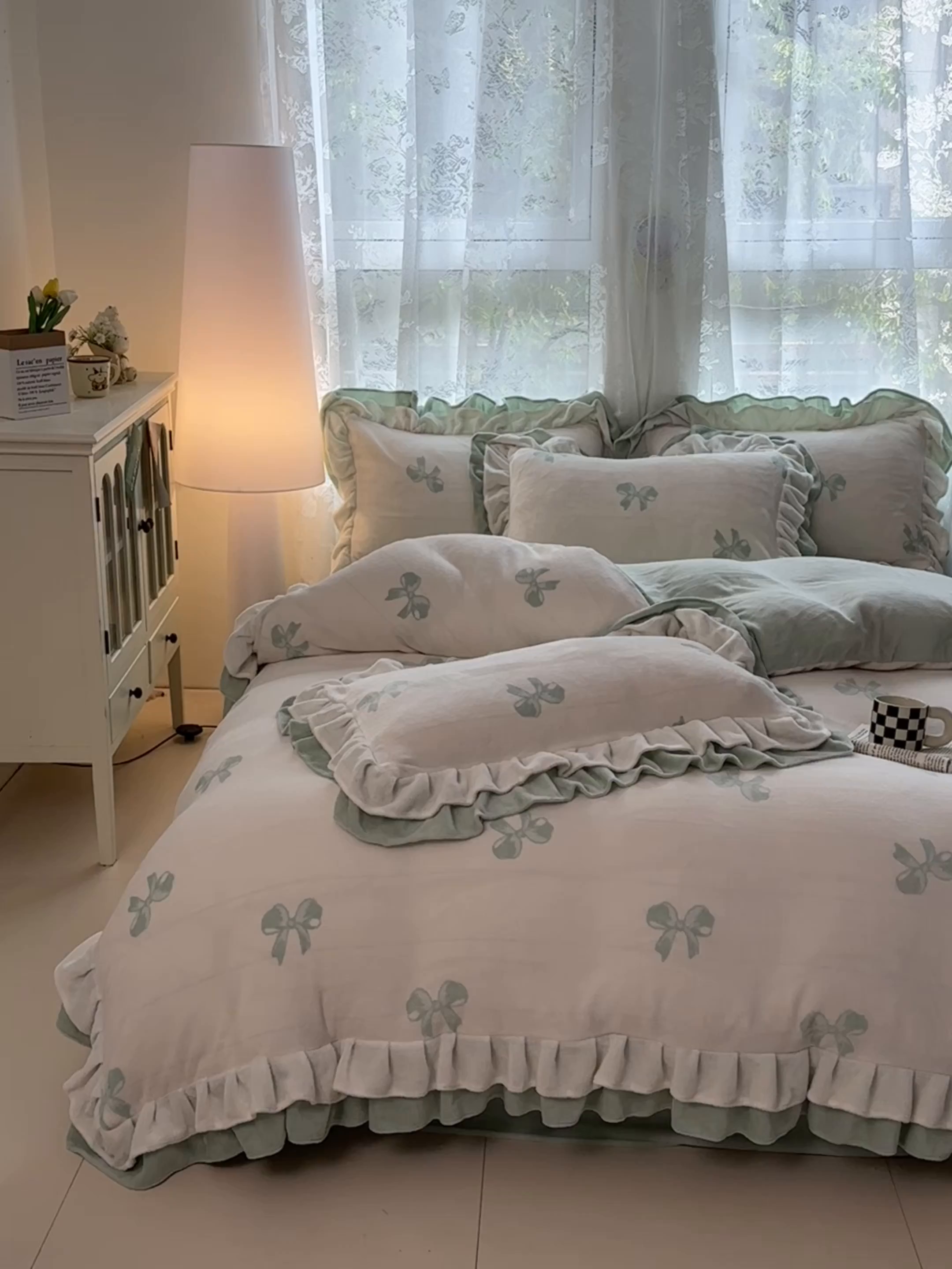 91家纺网 家纺一手货源 找家纺 安哆啦家纺 2025新款小清新双层花边款高克重牛奶绒四件套 绿色蝴蝶结