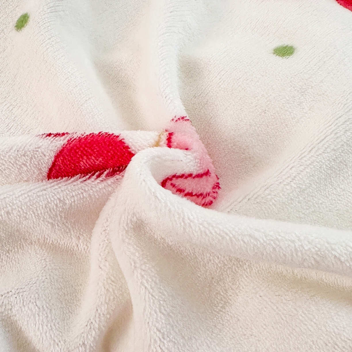 91家纺网 家纺一手货源 找家纺 安哆啦家纺 2025新款小清新双层花边款高克重牛奶绒四件套 美味樱桃