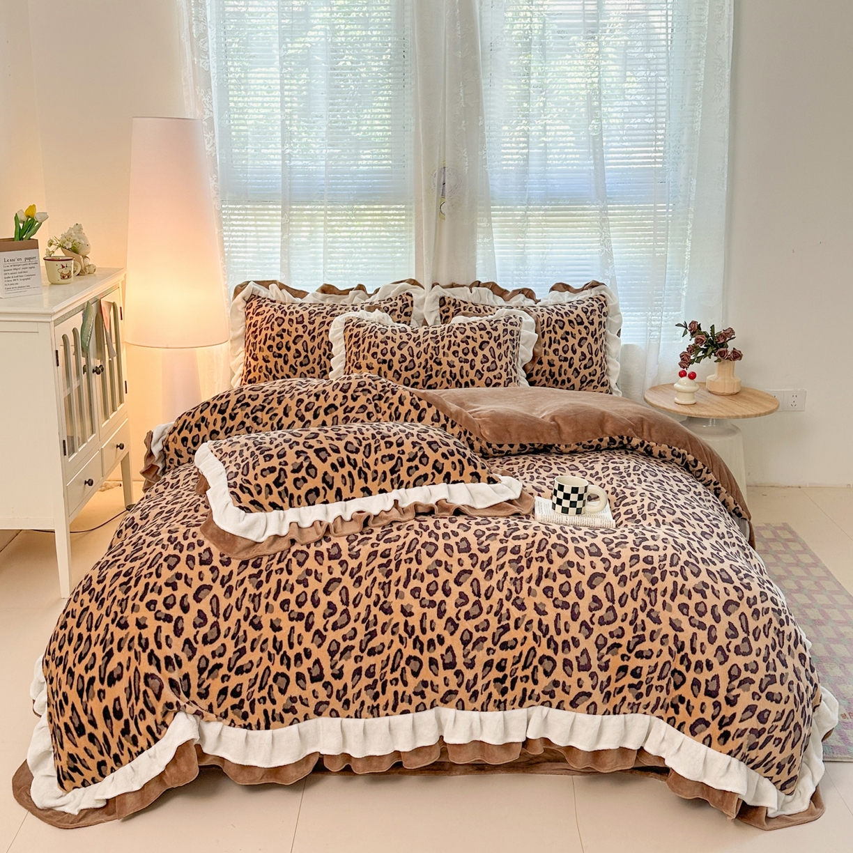 91家纺网 家纺一手货源 找家纺 安哆啦家纺 2025新款小清新双层花边款高克重牛奶绒四件套 时尚豹纹