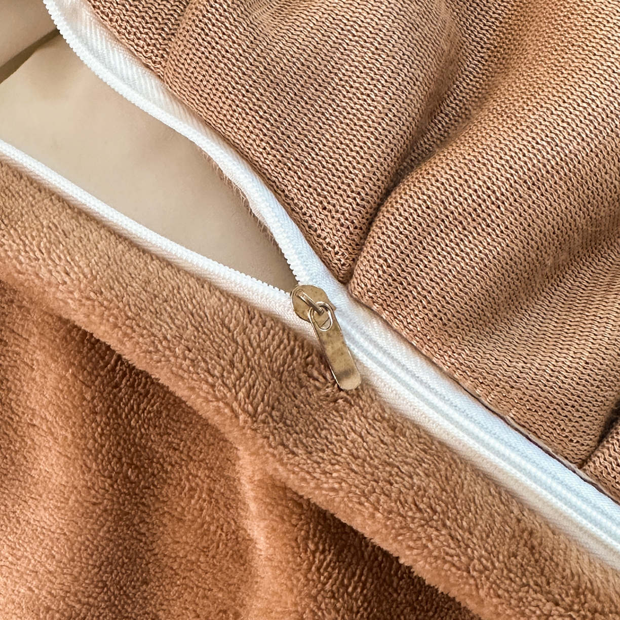 91家纺网 家纺一手货源 找家纺 安哆啦家纺 2025新款小清新双层花边款高克重牛奶绒四件套 时尚豹纹