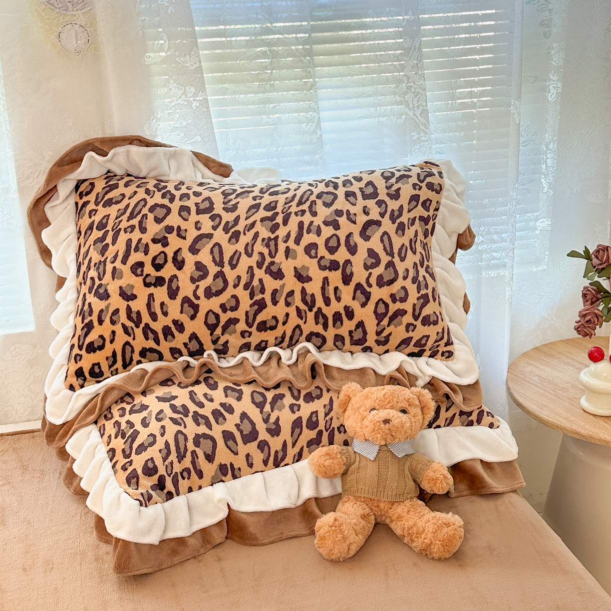 91家纺网 家纺一手货源 找家纺 安哆啦家纺 2025新款小清新双层花边款高克重牛奶绒四件套 时尚豹纹