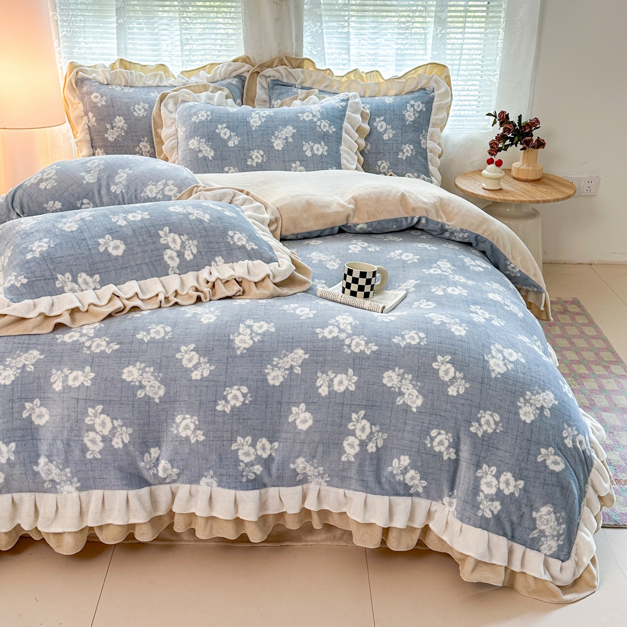 91家纺网 家纺一手货源 找家纺 安哆啦家纺 2025新款小清新双层花边款高克重牛奶绒四件套 素语