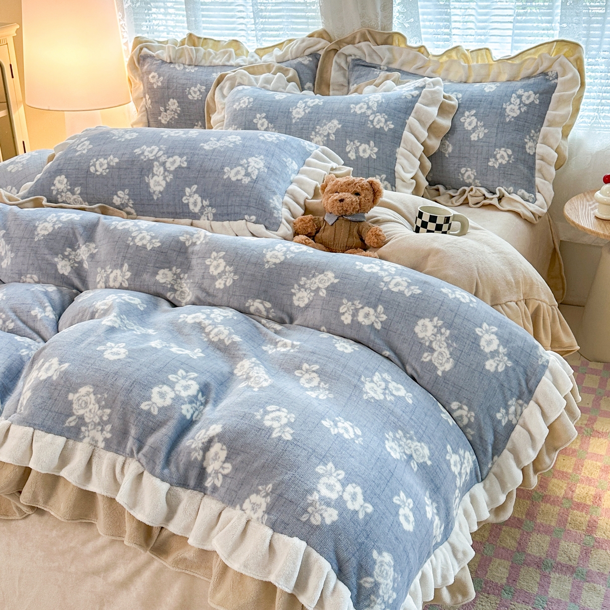 91家纺网 家纺一手货源 找家纺 安哆啦家纺 2025新款小清新双层花边款高克重牛奶绒四件套 素语