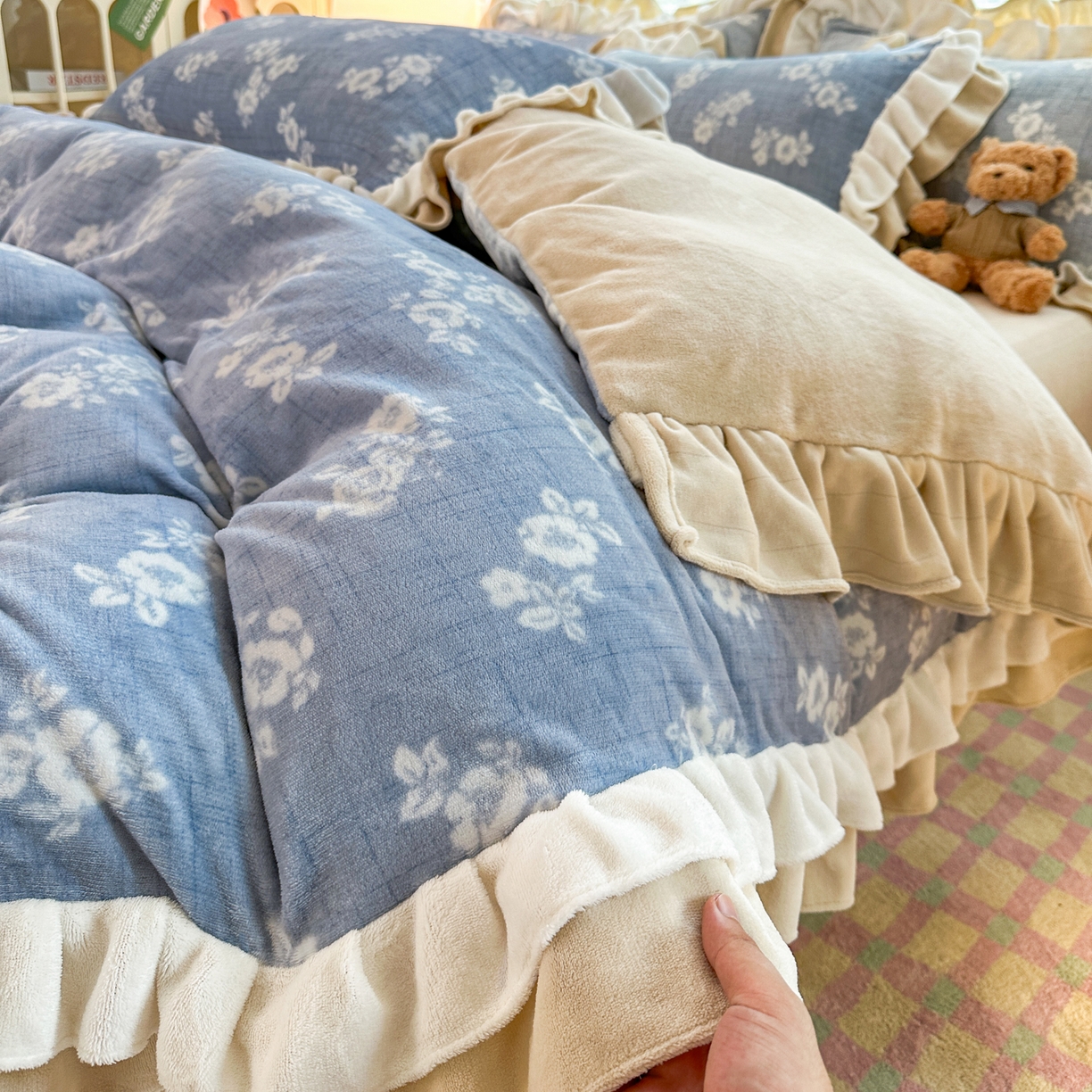 91家纺网 家纺一手货源 找家纺 安哆啦家纺 2025新款小清新双层花边款高克重牛奶绒四件套 素语