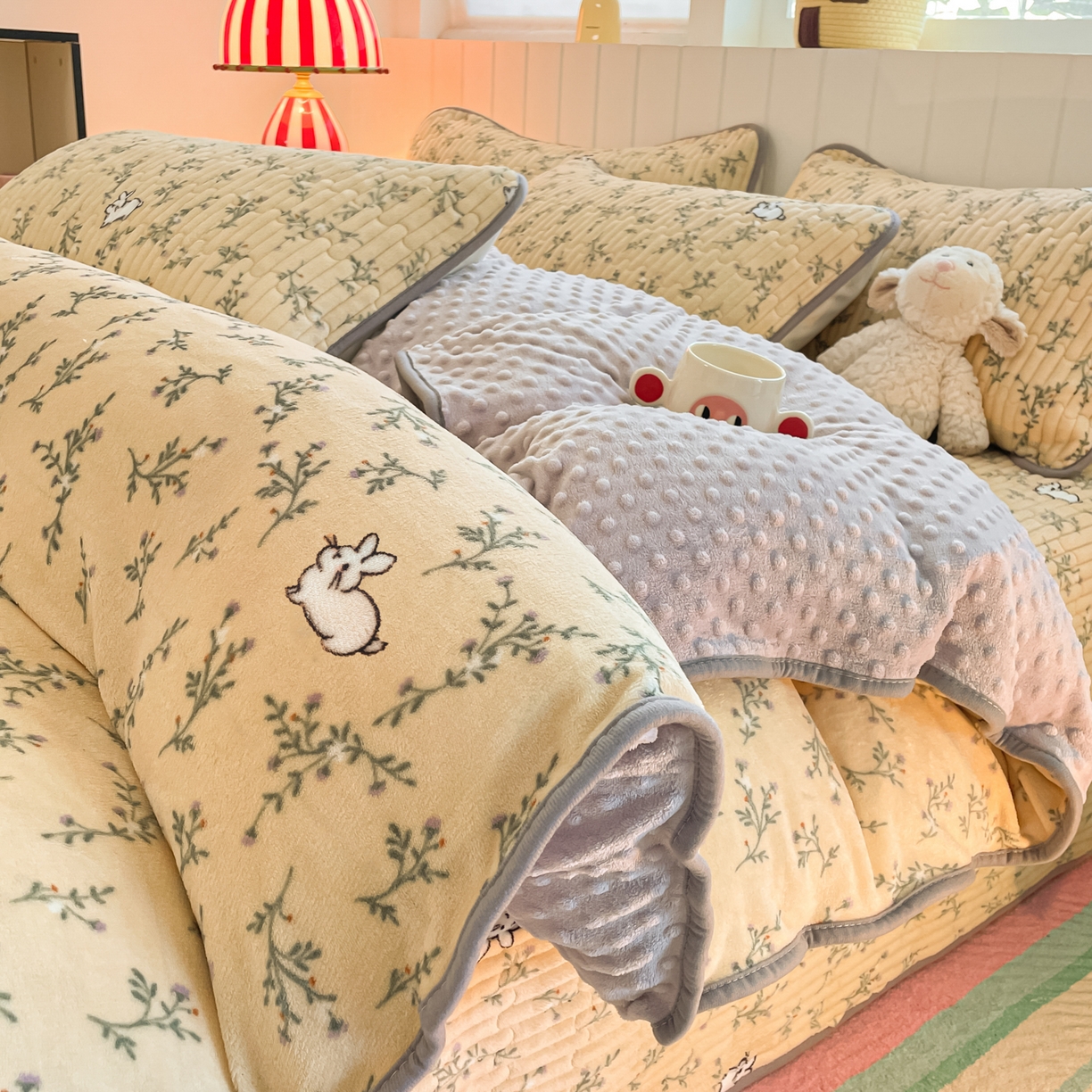 91家纺网 家纺一手货源 找家纺 （总）铺尚美家纺 2025新款高克重牛奶绒豆豆被套床盖悦心系列四件套