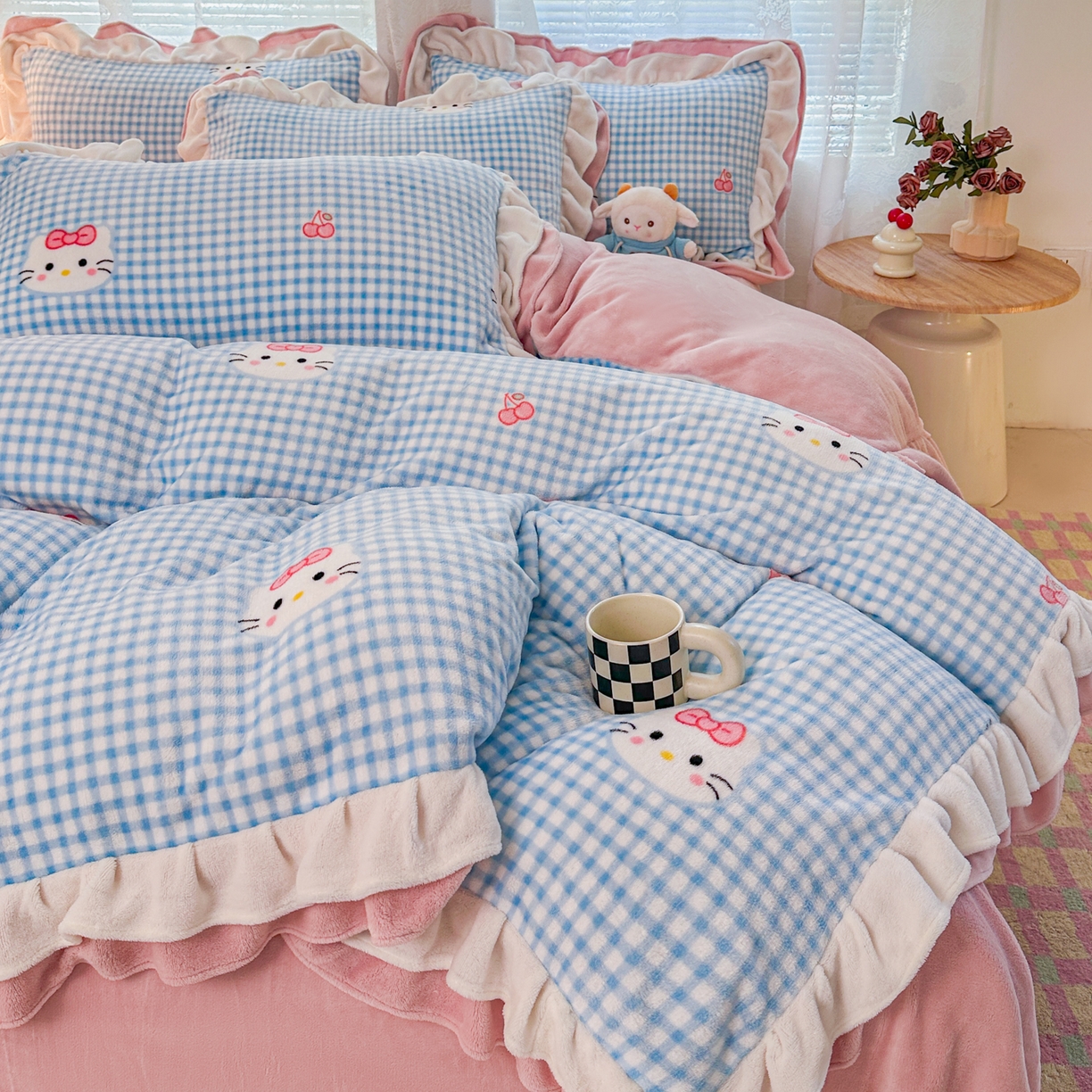 安哆啦家纺 2025新款小清新双层花边款高克重牛奶绒四件套 条格喵