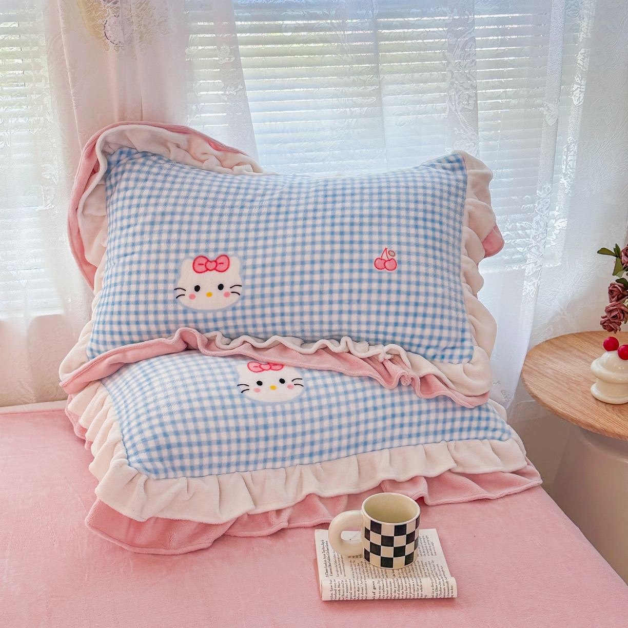 91家纺网 家纺一手货源 找家纺 安哆啦家纺 2025新款小清新双层花边款高克重牛奶绒四件套 条格喵