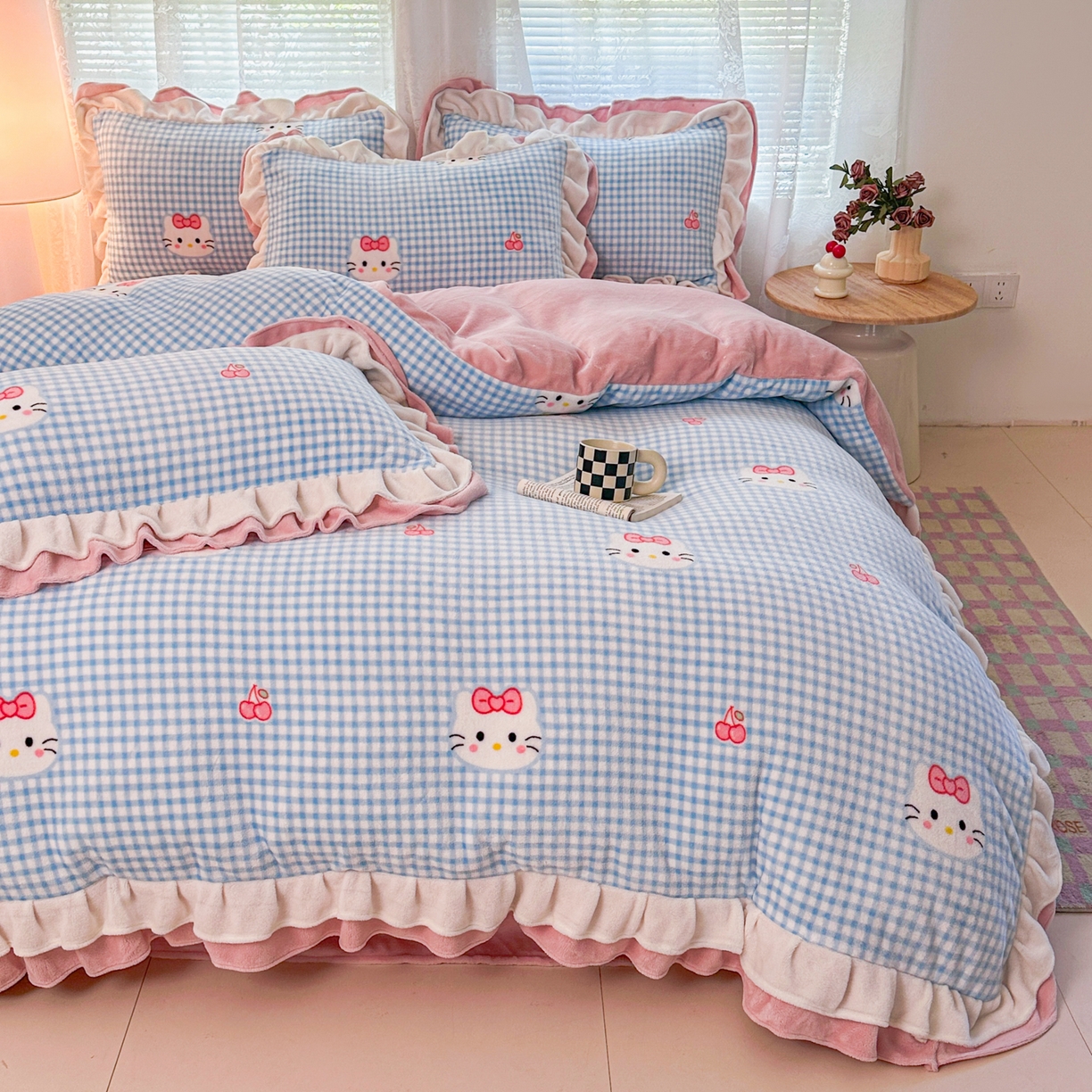 91家纺网 家纺一手货源 找家纺 安哆啦家纺 2025新款小清新双层花边款高克重牛奶绒四件套 条格喵