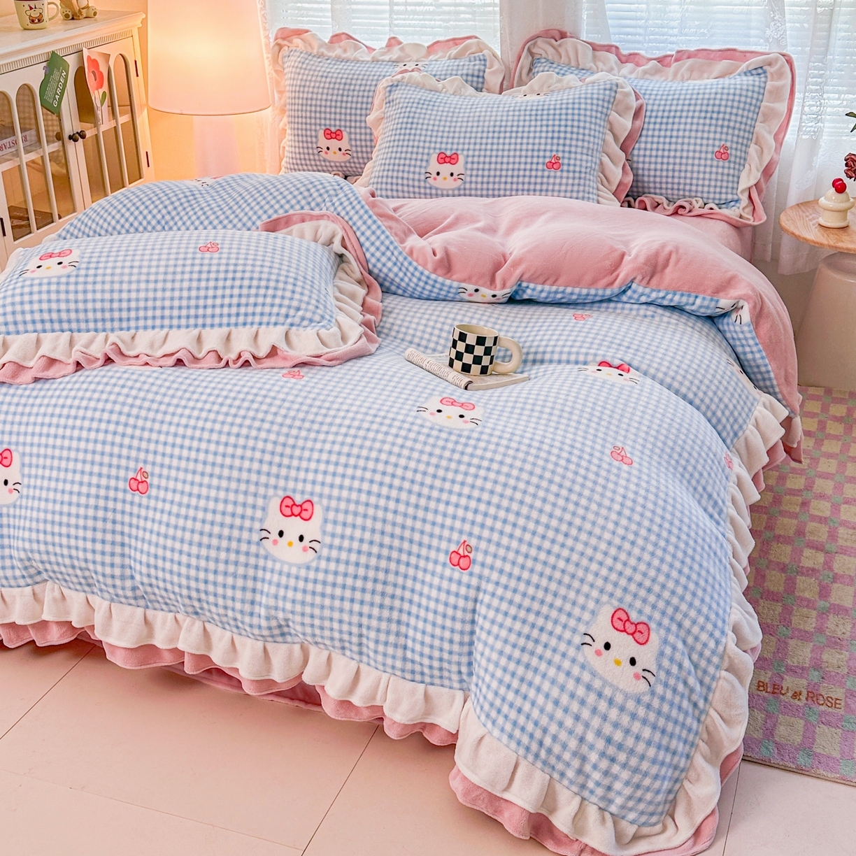 91家纺网 家纺一手货源 找家纺 安哆啦家纺 2025新款小清新双层花边款高克重牛奶绒四件套 条格喵