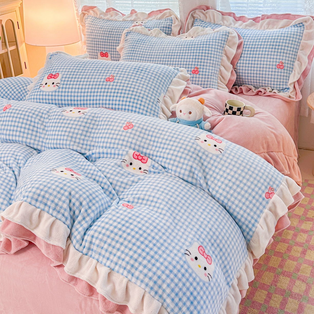 91家纺网 家纺一手货源 找家纺 安哆啦家纺 2025新款小清新双层花边款高克重牛奶绒四件套 条格喵