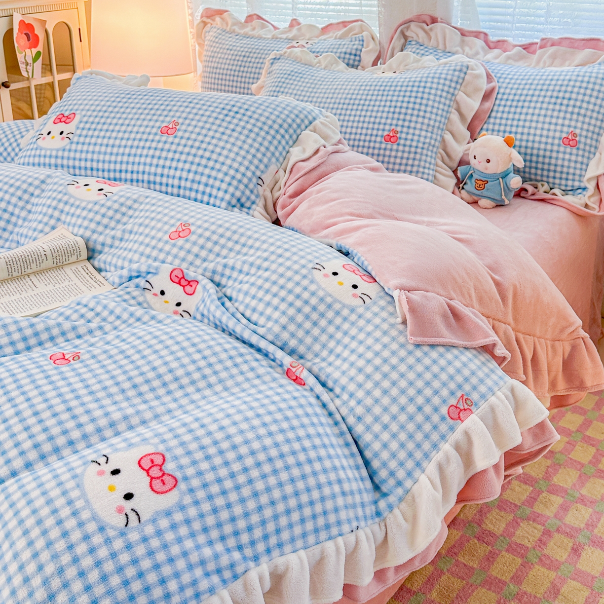 91家纺网 家纺一手货源 找家纺 安哆啦家纺 2025新款小清新双层花边款高克重牛奶绒四件套 条格喵